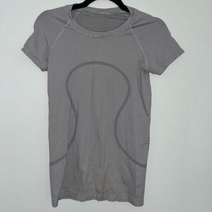 Lululemon Swiftly Tech Short-Sleeve Shirt 2.0
Hip Length
